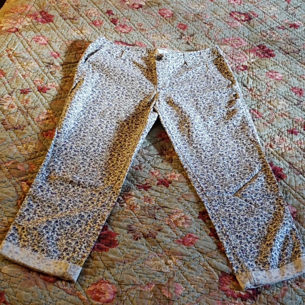 Cotton/linen lightweight summer capri pants floral